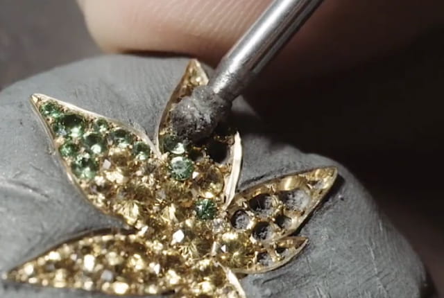 隙間無くセッティングする石合わせ